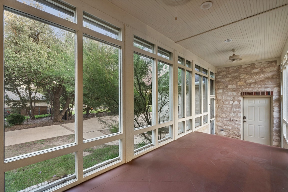 127 Roberts Circle Georgetown, TX 78633 - Photo 26 of 35 a big room with wooden floor and windows