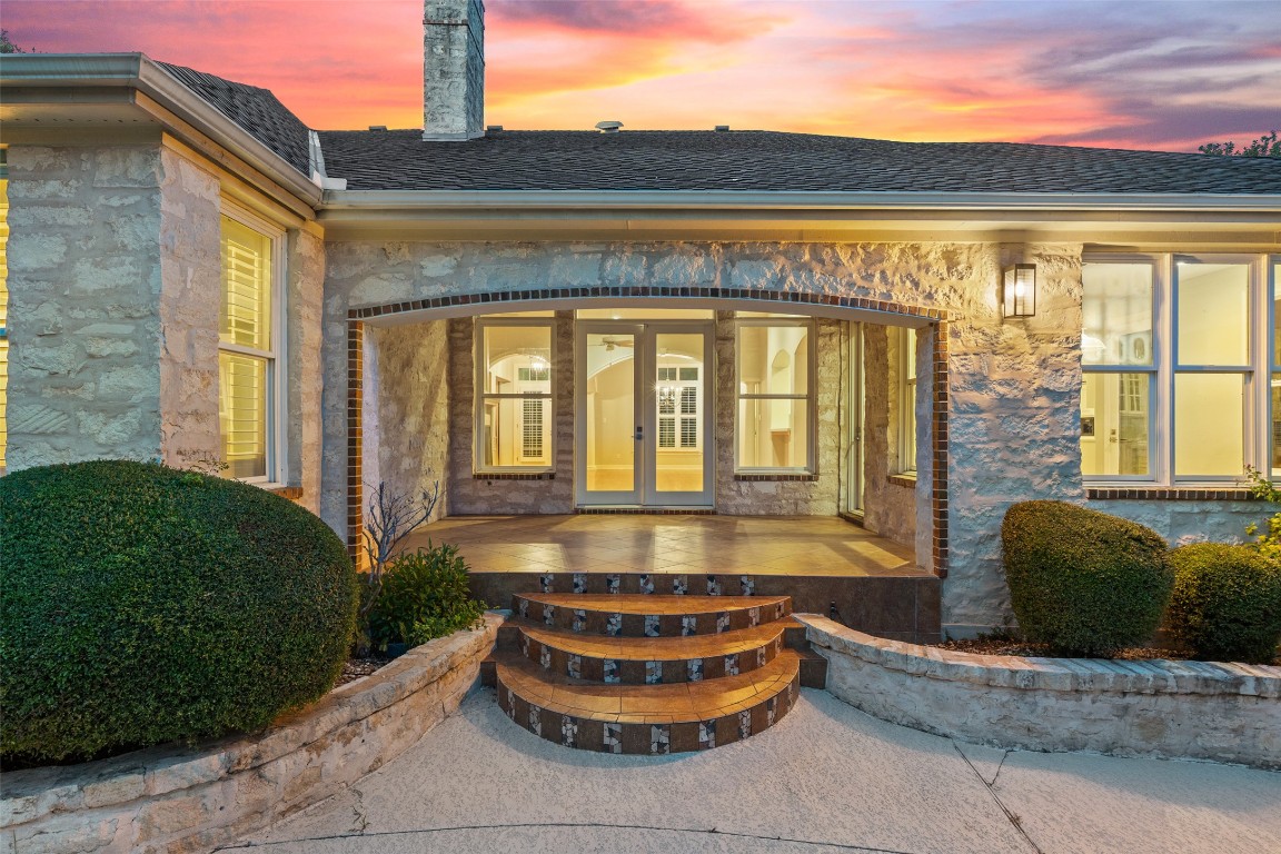127 Roberts Circle Georgetown, TX 78633 - Photo 29 of 35 a view of a brick house with a large windows