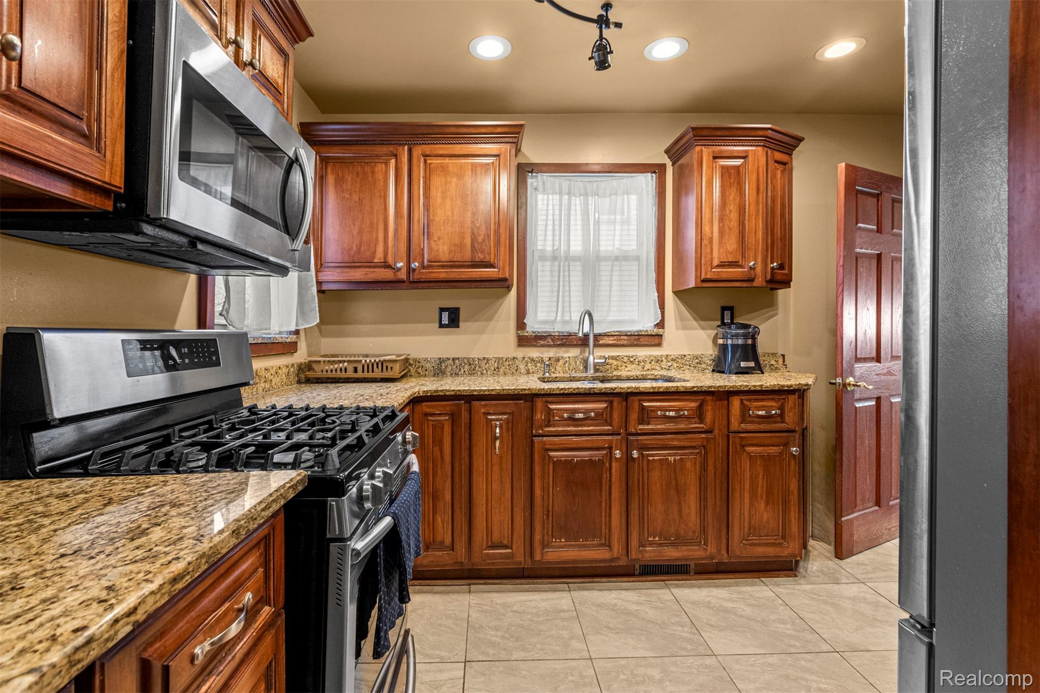 4836 Firestone Street Dearborn, MI 48126 - Photo 8 of 22 11.jpeg