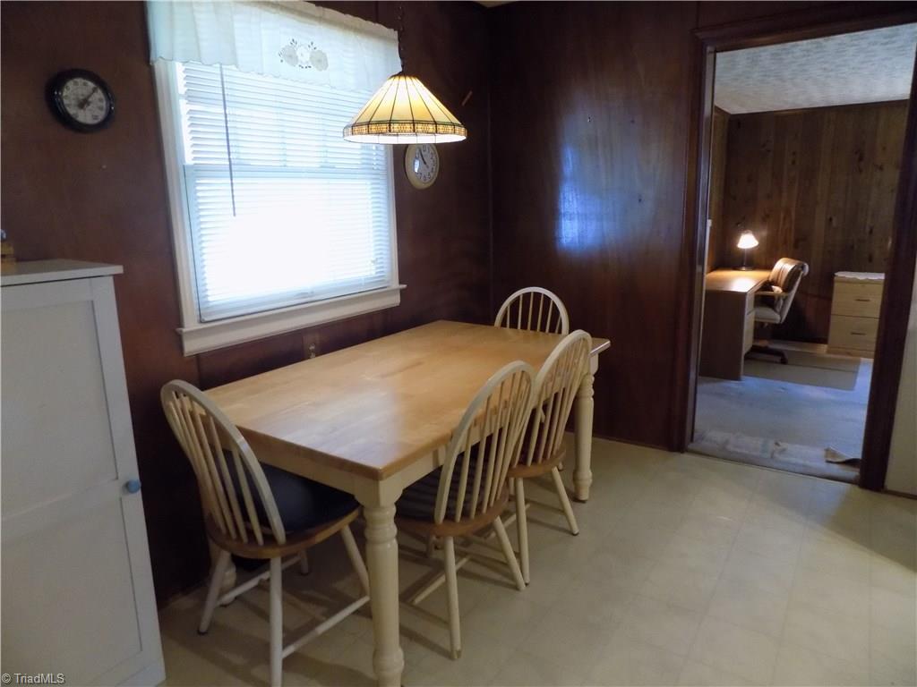 3413 Pine Valley Road High Point, NC 27265 - Photo 12 of 26 Breakfast Area