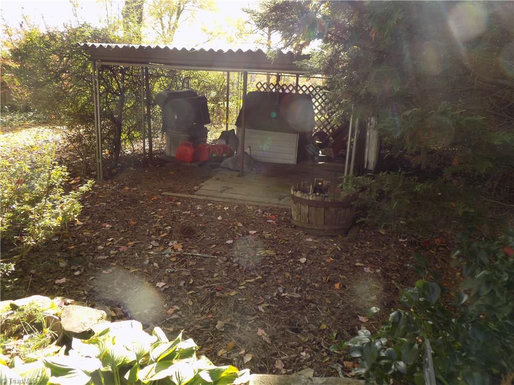 3413 Pine Valley Road High Point, NC 27265 - Photo 24 of 26 Covered dog lot