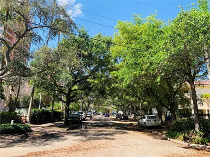 $675,000 | 6815 Edgewater Drive, Unit 105, Coral Gables, FL 33133