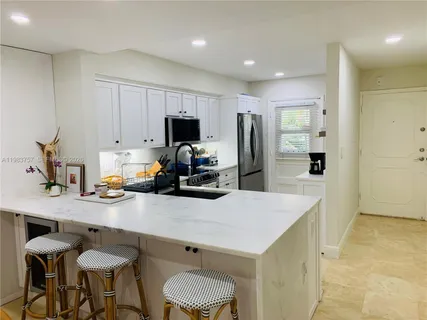 $675,000 | 6815 Edgewater Drive, Unit 105, Coral Gables, FL 33133