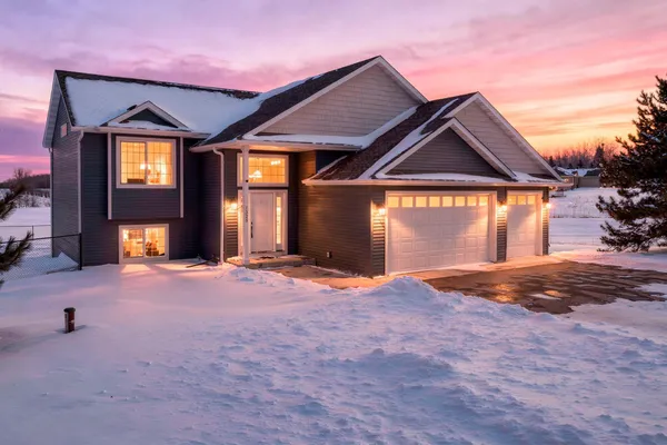 $399,900 | 1325 Carriage Hill Drive, Hinckley, MN 55037