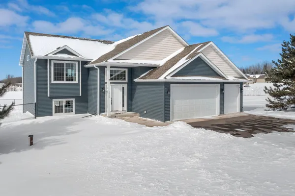 $399,900 | 1325 Carriage Hill Drive, Hinckley, MN 55037