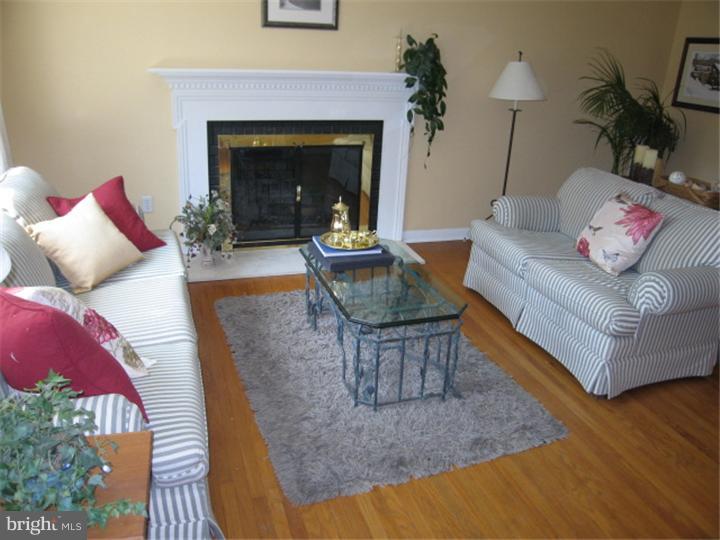 344 Rockland Road Wayne, PA 19087 - Photo 7 of 24 Living Room