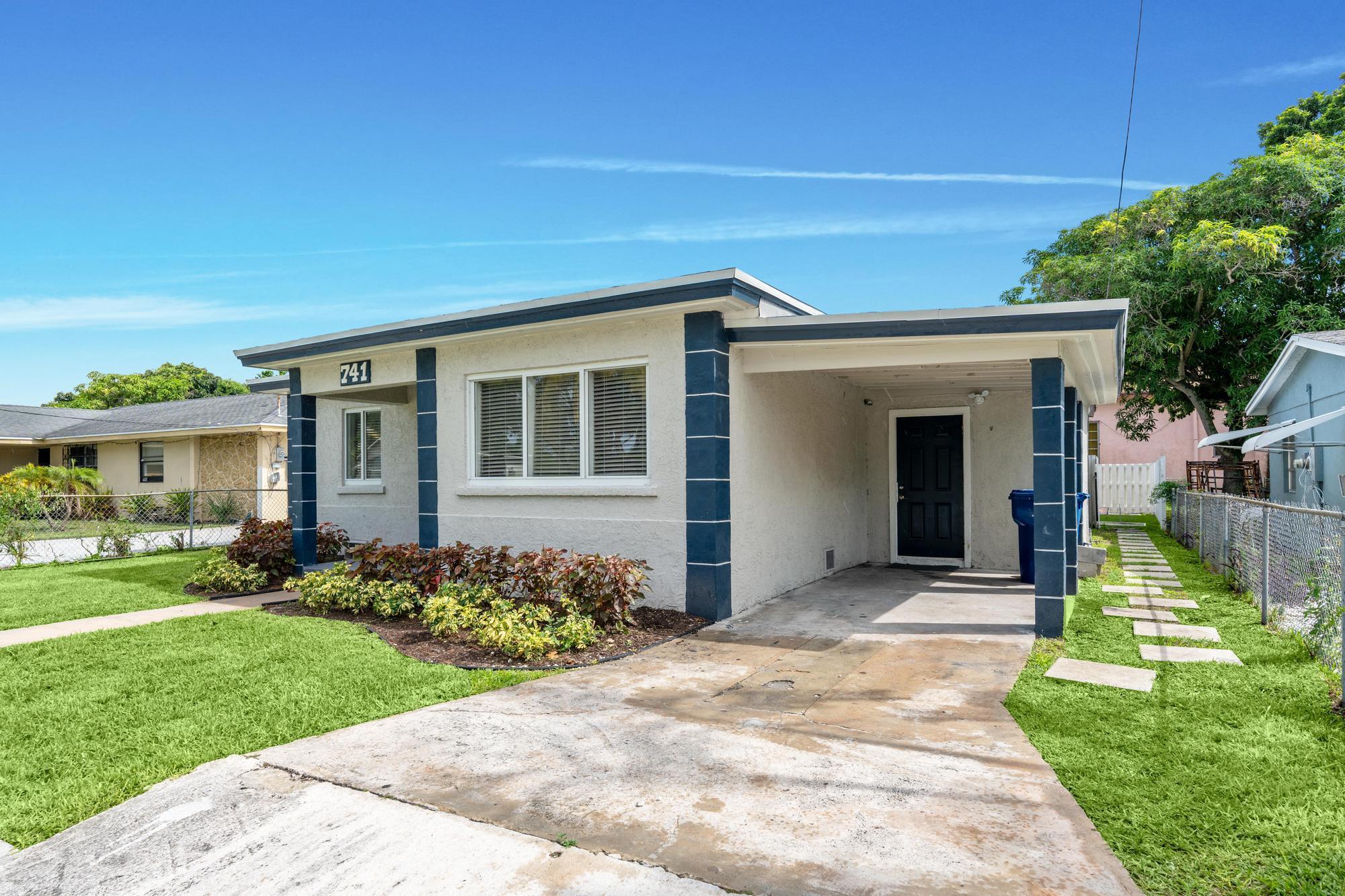 741 West 10th Street Riviera Beach, FL 33404 - Photo 2 of 30 Carport
