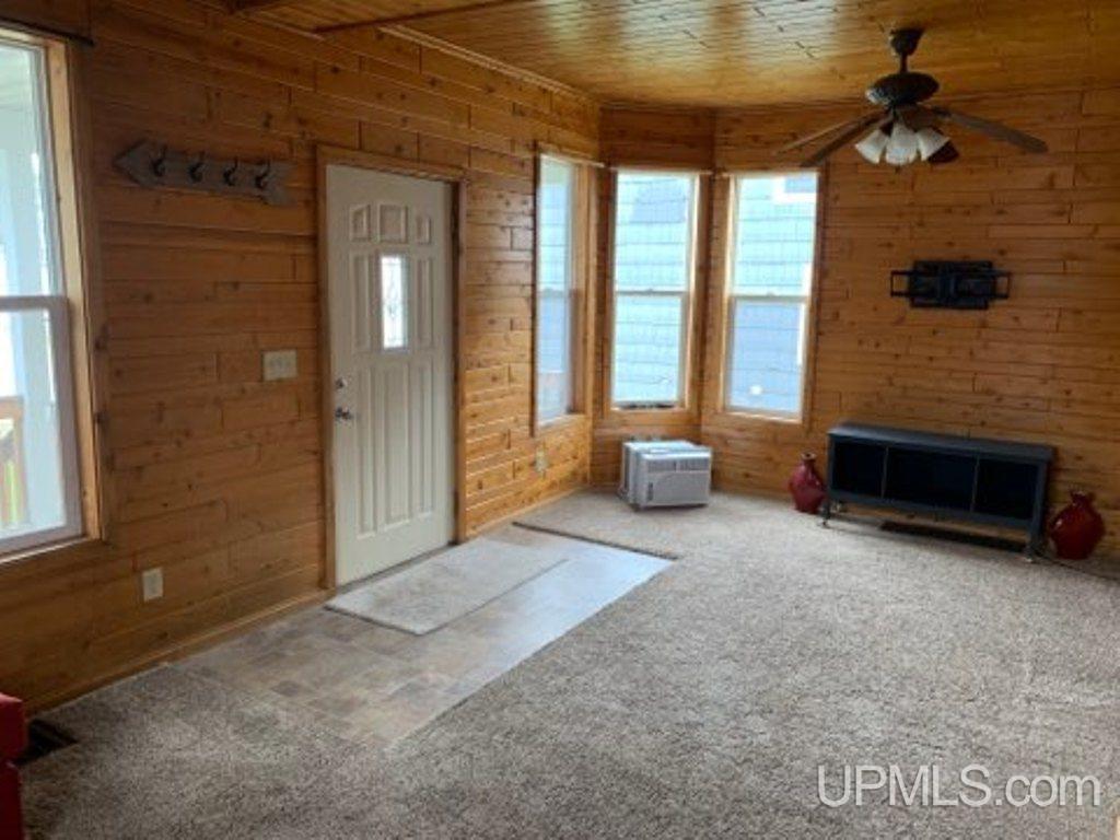 1317 Sheridan Road Escanaba, MI 49829 - Photo 2 of 13