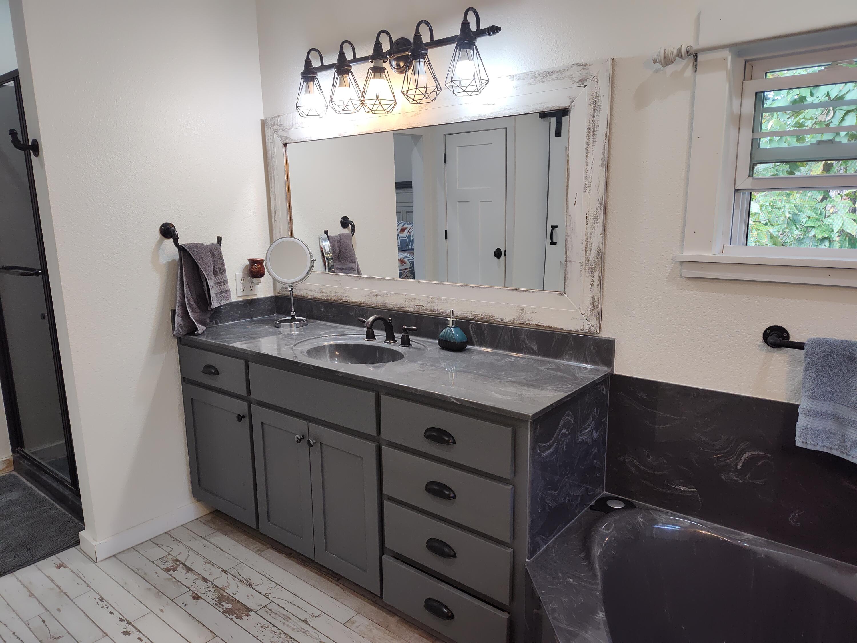 2373 East 540th Road Buffalo, MO 65622 - Photo 22 of 67 Master vanity
