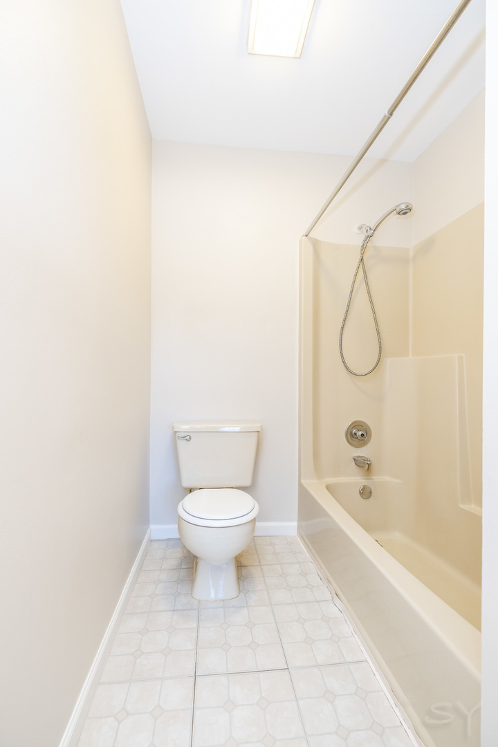 1440 Stonebridge Circle, Unit J7 Wheaton, IL 60189 - Photo 20 of 28 a bathroom with a toilet and a bathtub