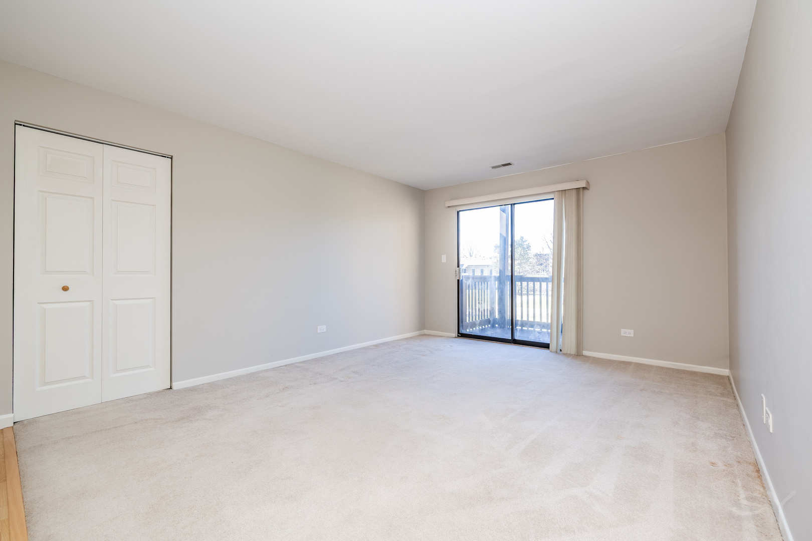 1440 Stonebridge Circle, Unit J7 Wheaton, IL 60189 - Photo 4 of 28 an empty room with windows