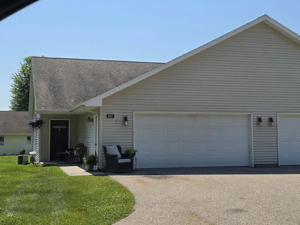 $250,000 | 961 Charles Wright Drive, Waupaca, WI 54981