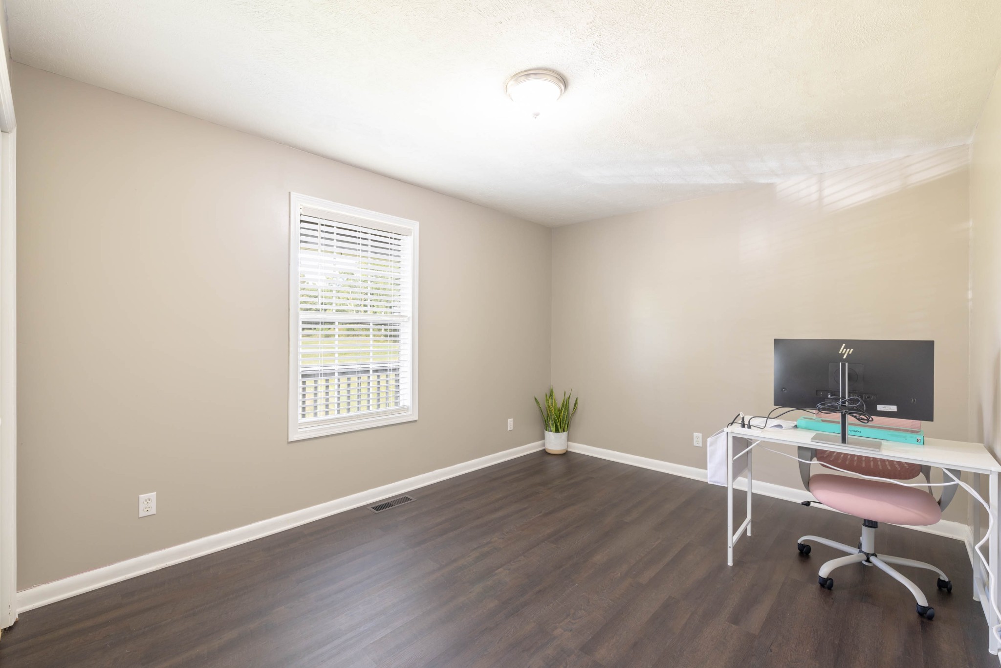 135 Corinth Road Portland, TN 37148 - Photo 20 of 44 a workspace with furniture and wooden floor