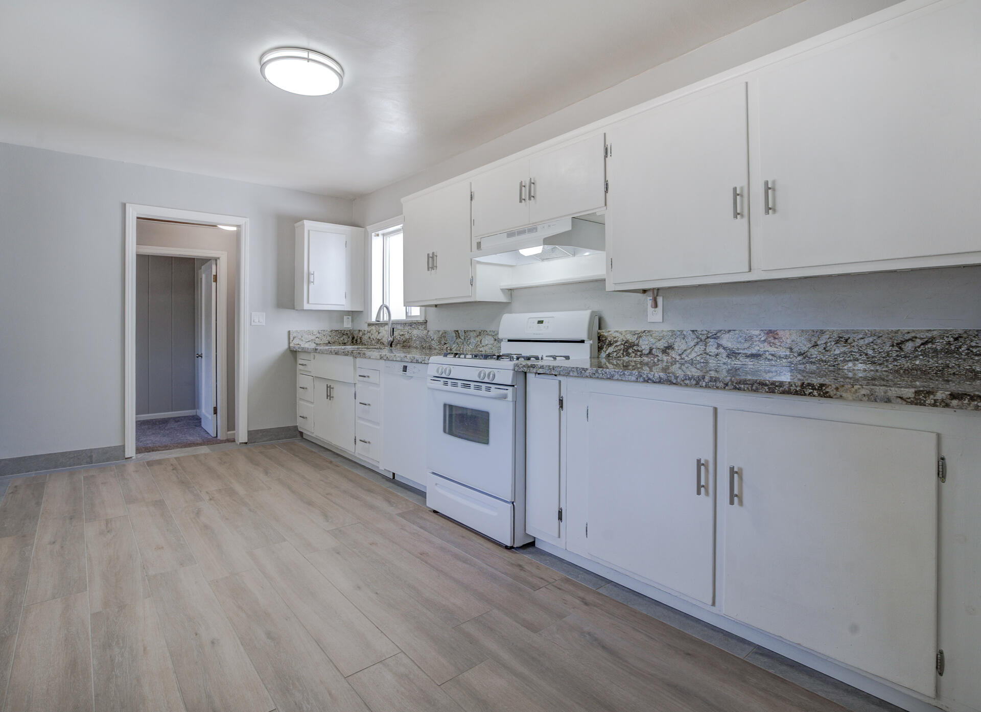 5536 Willow Road Redding, CA 96001 - Photo 3 of 30 5536WillowRd-1