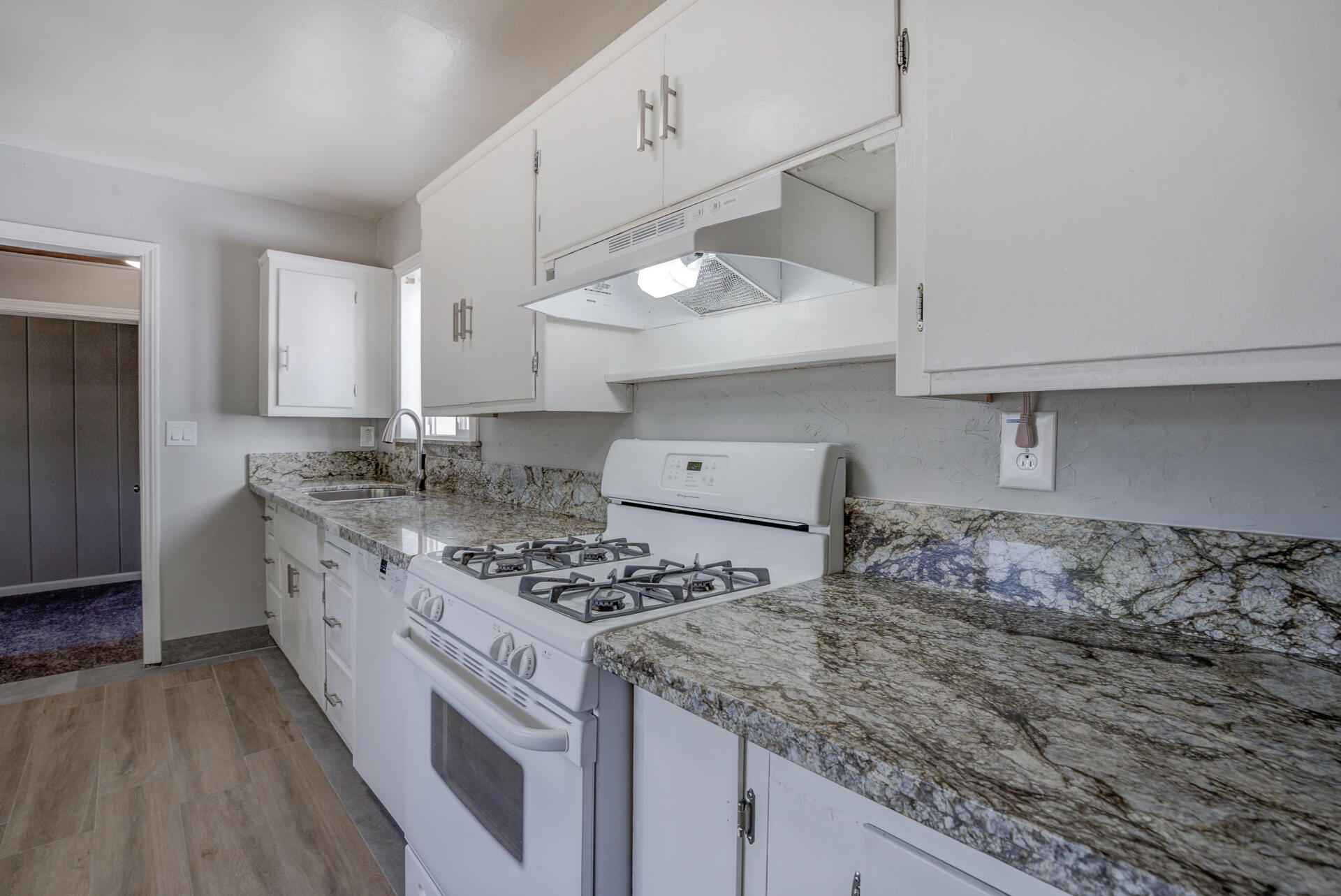 5536 Willow Road Redding, CA 96001 - Photo 5 of 30 5536WillowRd-3