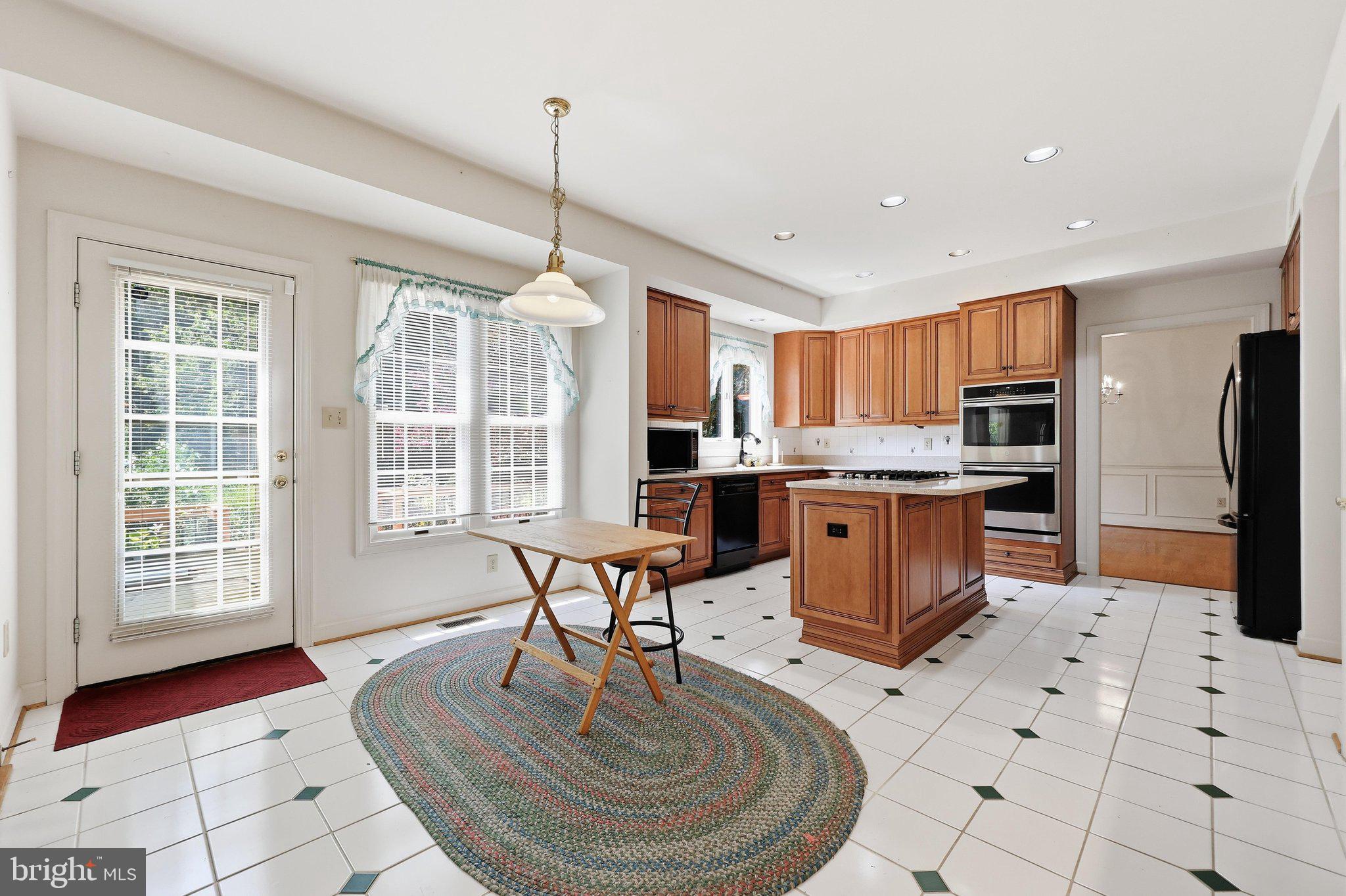 19808 Falling Spring Court Gaithersburg, MD 20882 - Photo 11 of 71 Breakfast Area