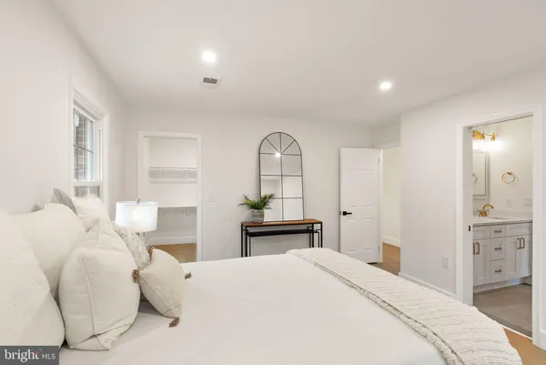 $2,475,000 | 11115 Streamview Court, Great Falls, VA 22066