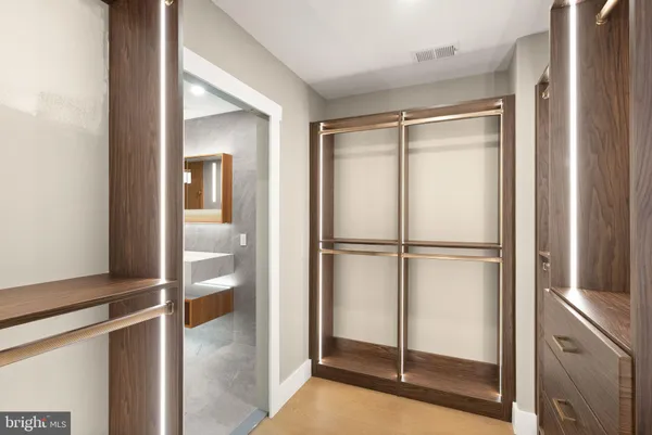 $2,475,000 | 11115 Streamview Court, Great Falls, VA 22066