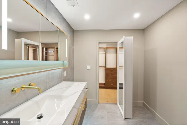 $2,475,000 | 11115 Streamview Court, Great Falls, VA 22066