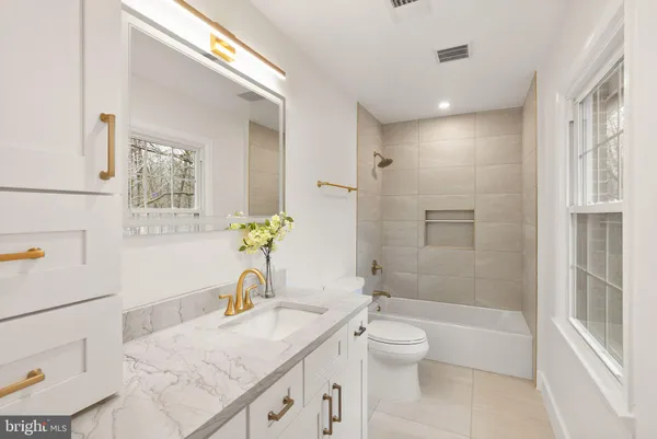 $2,475,000 | 11115 Streamview Court, Great Falls, VA 22066