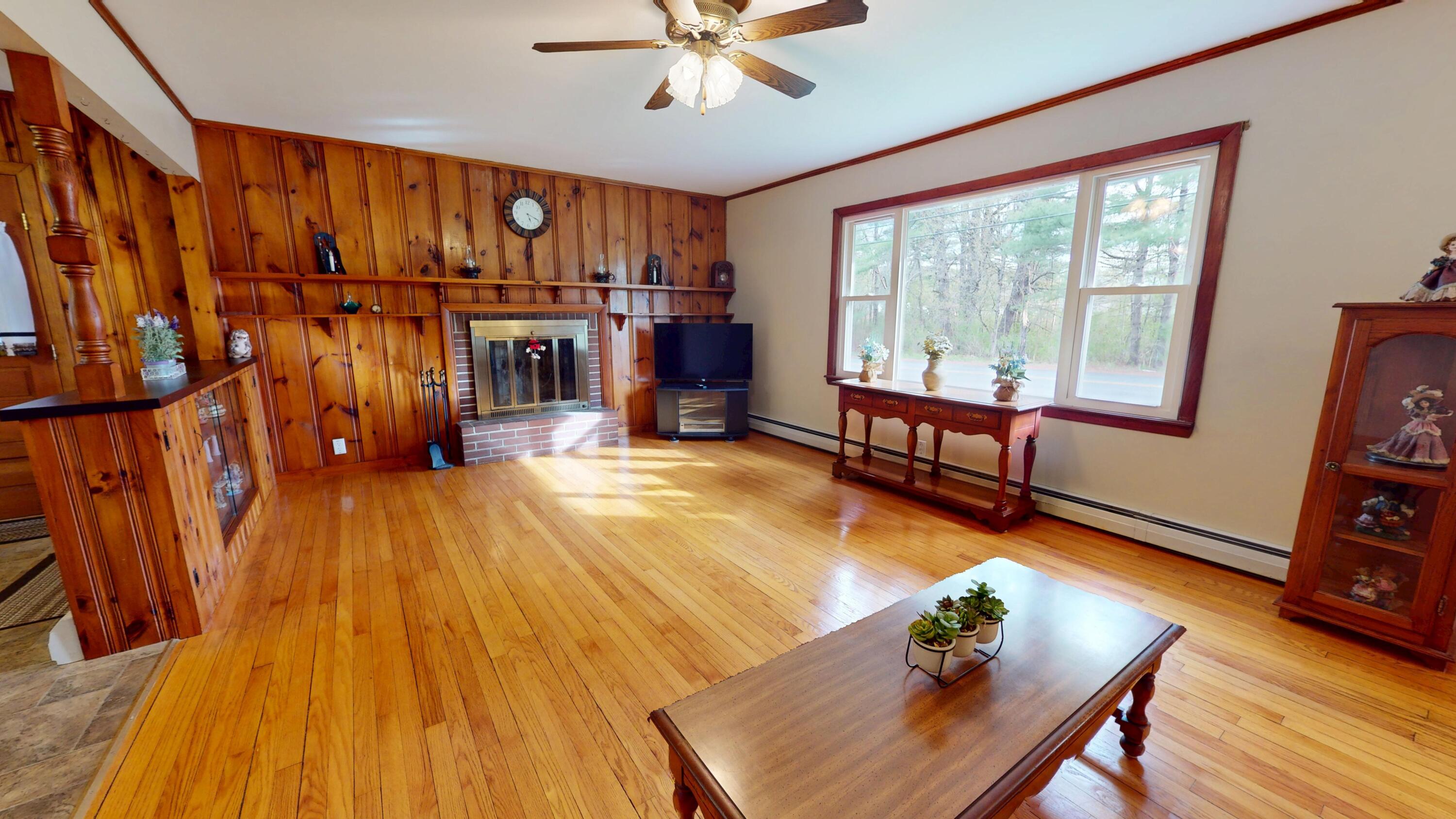 48 South Lisbon Road Lewiston, ME 04240 - Photo 12 of 32 12. Living Room