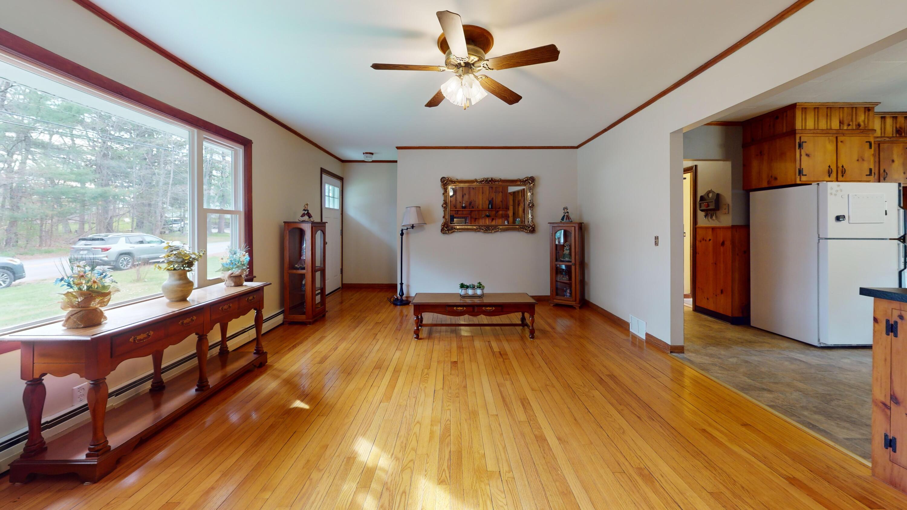 48 South Lisbon Road Lewiston, ME 04240 - Photo 13 of 32 13. Living Room