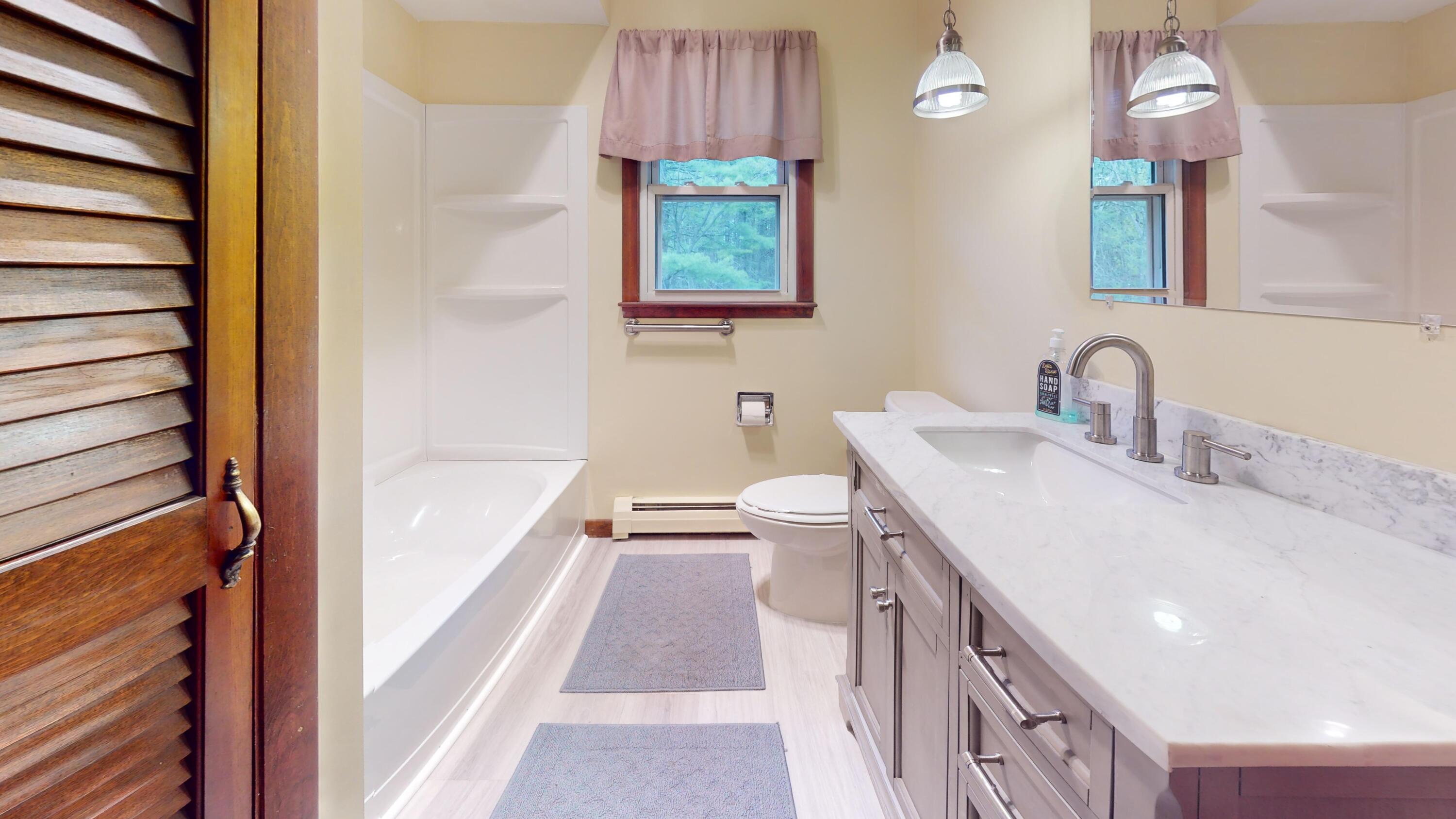 48 South Lisbon Road Lewiston, ME 04240 - Photo 19 of 32 19. Full Bathroom