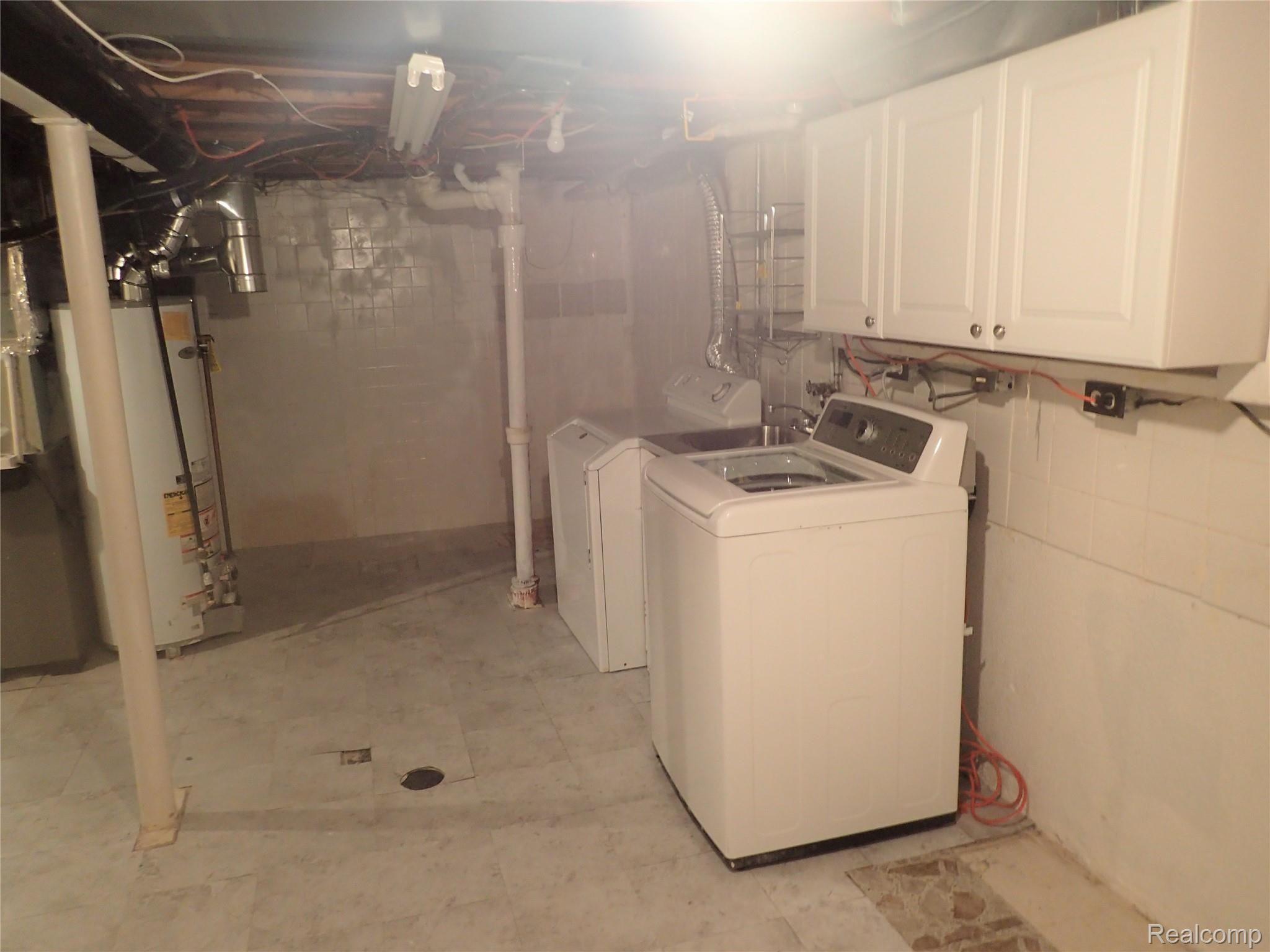 661 Hamlet Road Auburn Hills, MI 48326 - Photo 28 of 34 UTILITY ROOM - NEWER WASHER & DRYER
