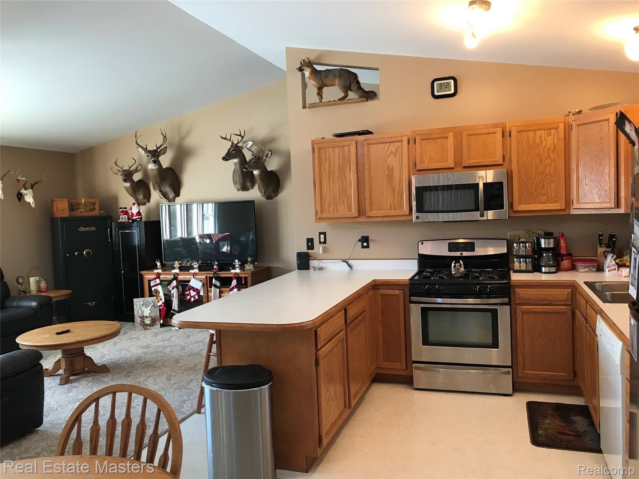 7798 Kilburn Road Jeddo, MI 48032 - Photo 6 of 15 94727A8B-359B-472D-A996-55F4FDA40702.jpeg