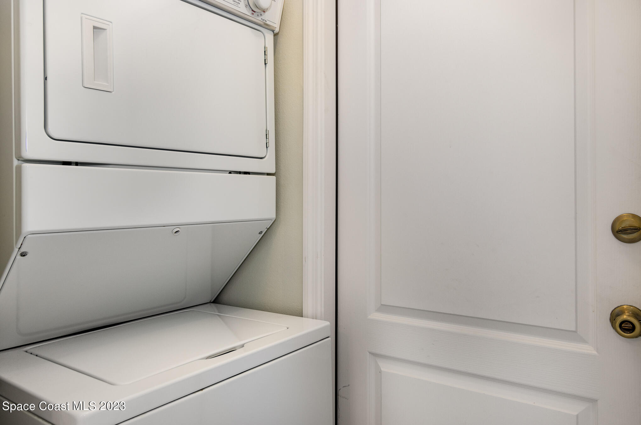 2140 Spring Creek Circle Palm Bay, FL 32905 - Photo 19 of 22 a utility room with dryer and washer