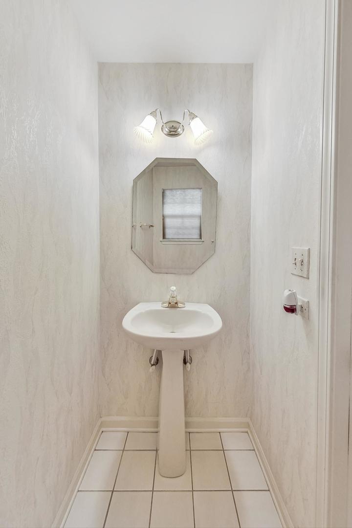 786 Old Checker Road Buffalo Grove, IL 60089 - Photo 14 of 30 Gallery Image 14