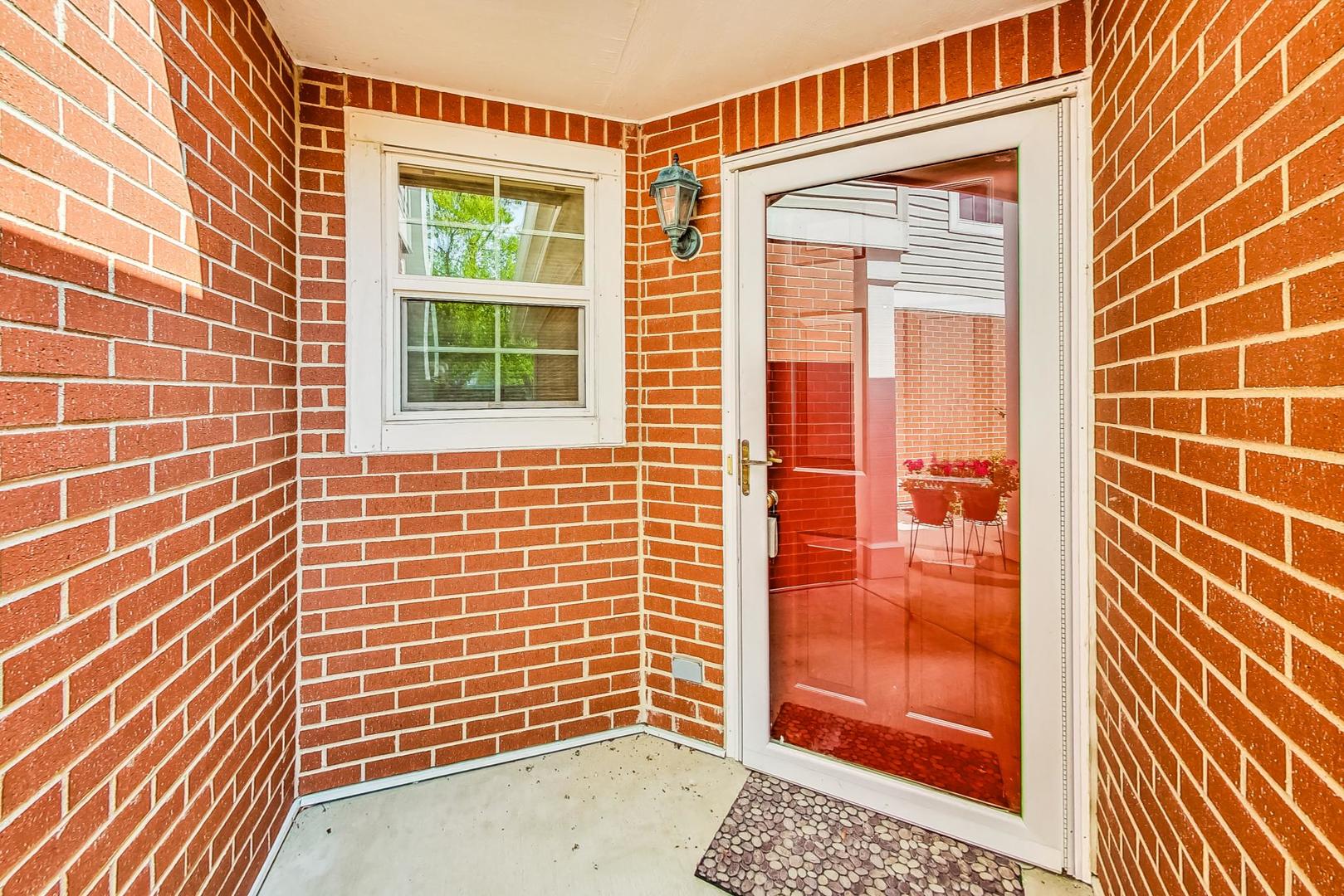 786 Old Checker Road Buffalo Grove, IL 60089 - Photo 2 of 30 Gallery Image 2