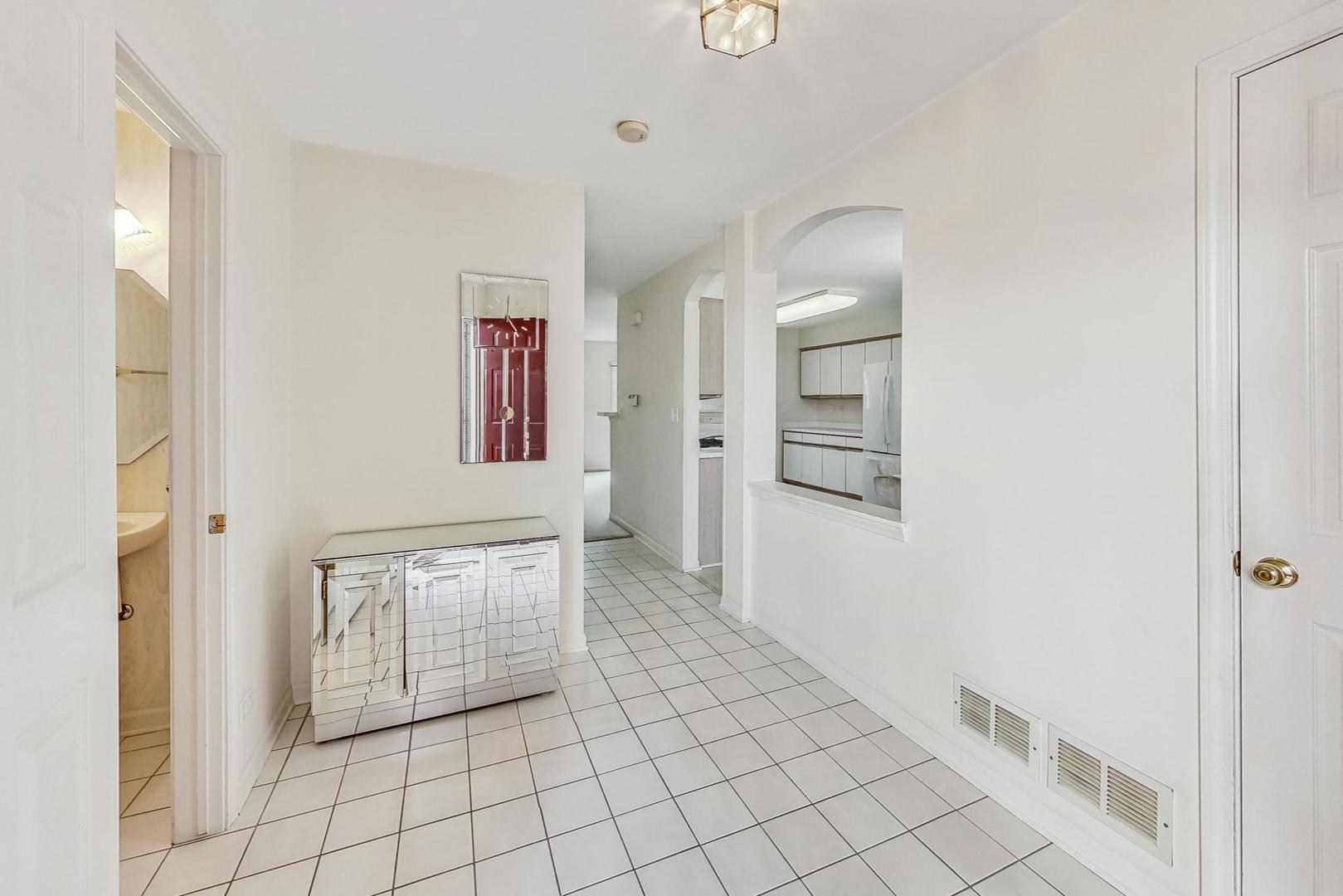 786 Old Checker Road Buffalo Grove, IL 60089 - Photo 3 of 30 Gallery Image 3