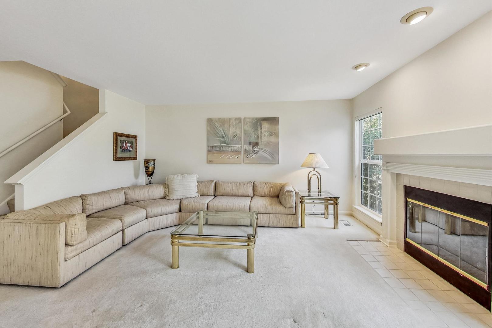 786 Old Checker Road Buffalo Grove, IL 60089 - Photo 5 of 30 Gallery Image 5