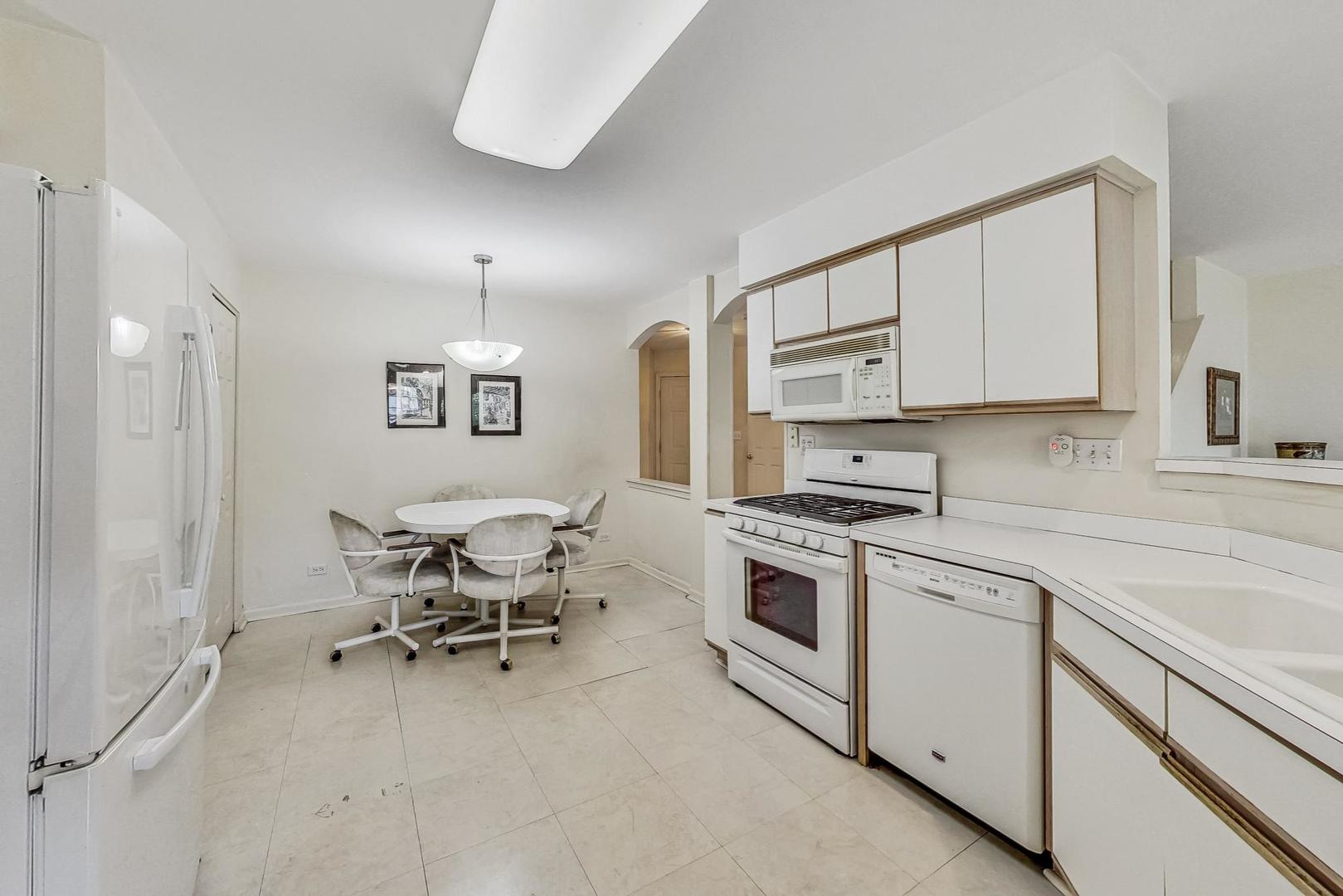 786 Old Checker Road Buffalo Grove, IL 60089 - Photo 10 of 30 Gallery Image 10