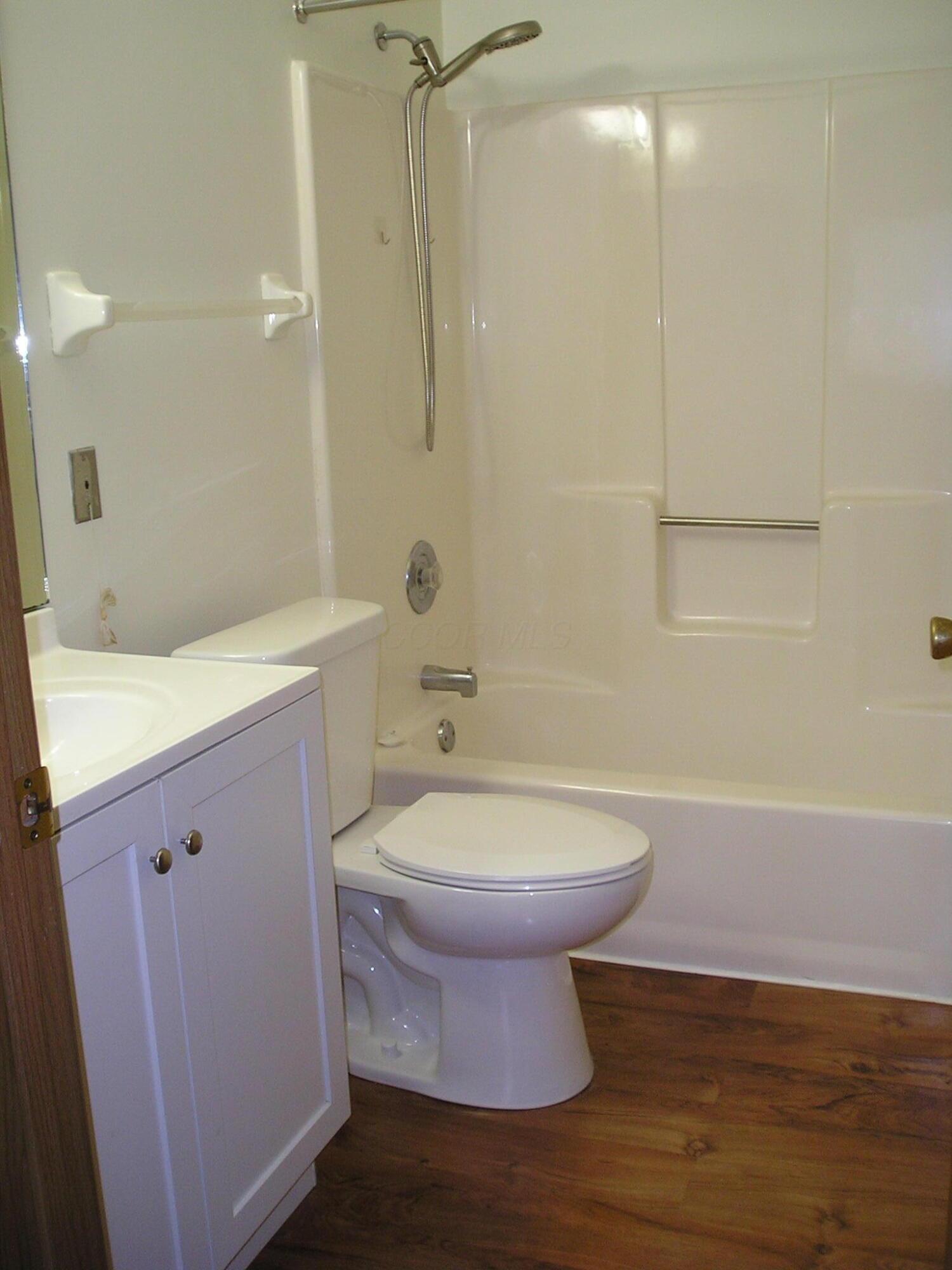 3965 Karl Road, Unit 301 Columbus, OH 43224 - Photo 8 of 18 Master Bath