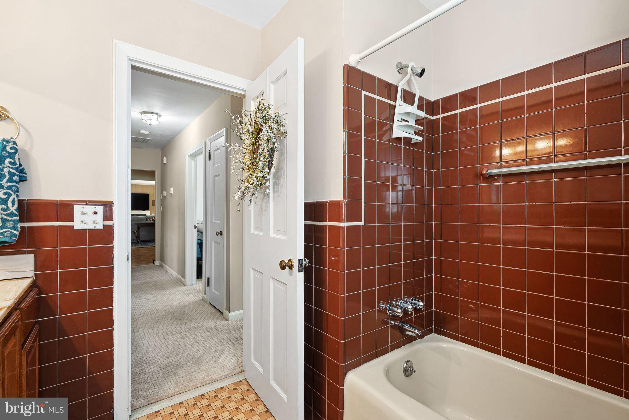 103 South Whitehall Road Eagleville, PA 19403 - Photo 25 of 35 Hall bath with tub/shower