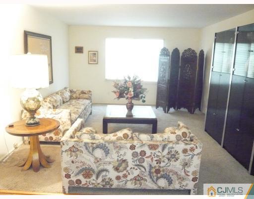 27 Celler Road Edison, NJ 08817 - Photo 2 of 10 Gallery Image 2