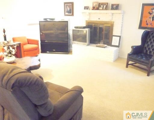 27 Celler Road Edison, NJ 08817 - Photo 5 of 10 Gallery Image 5