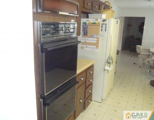 27 Celler Road Edison, NJ 08817 - Photo 7 of 10 Gallery Image 7