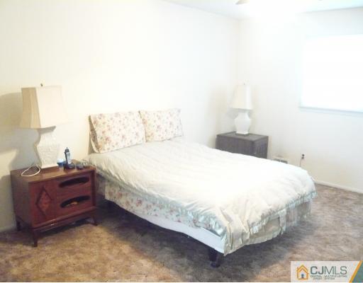 27 Celler Road Edison, NJ 08817 - Photo 9 of 10 Gallery Image 9