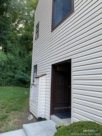 $255,000 | 16 Homestead Lane, Brookfield, CT 06804