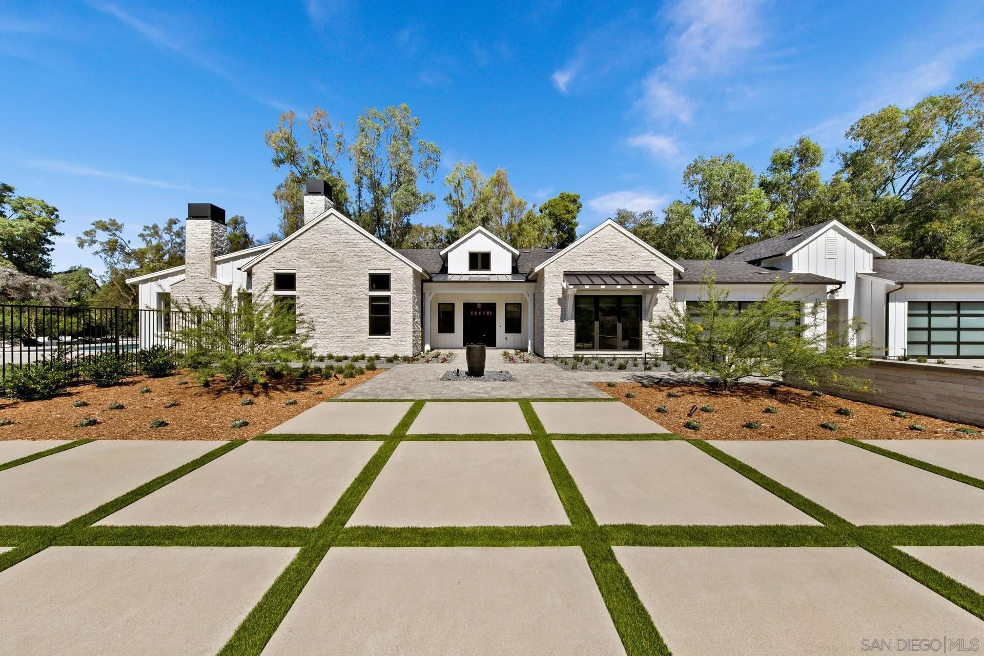 16073 Via Monte Rancho Santa Fe, CA 92067 - Photo 4 of 62 a view of front a house with a yard