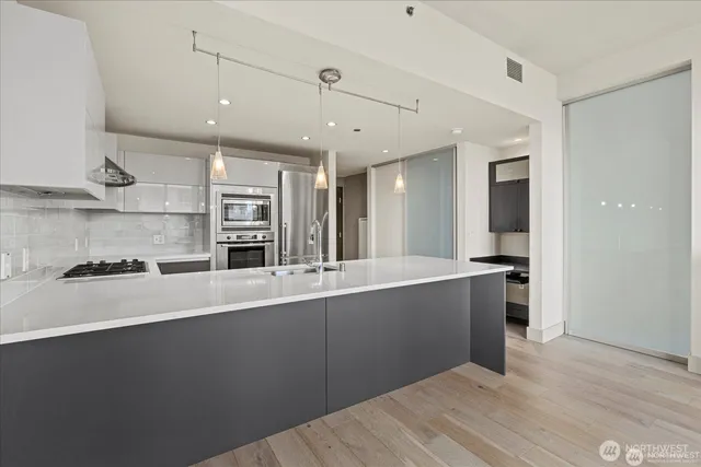 $599,000 | 737 Olive Way, Unit 1903, Seattle, WA 98101