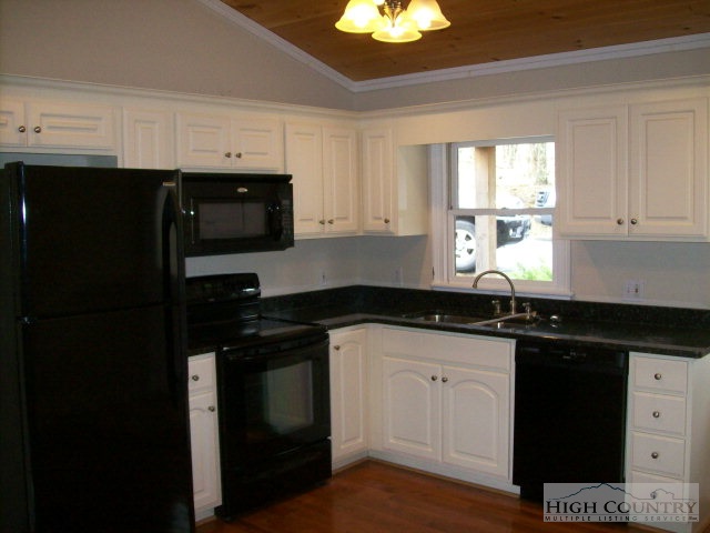 150 Sequoia Lane Boone, NC 28607 - Photo 2 of 7 Gallery Image 2