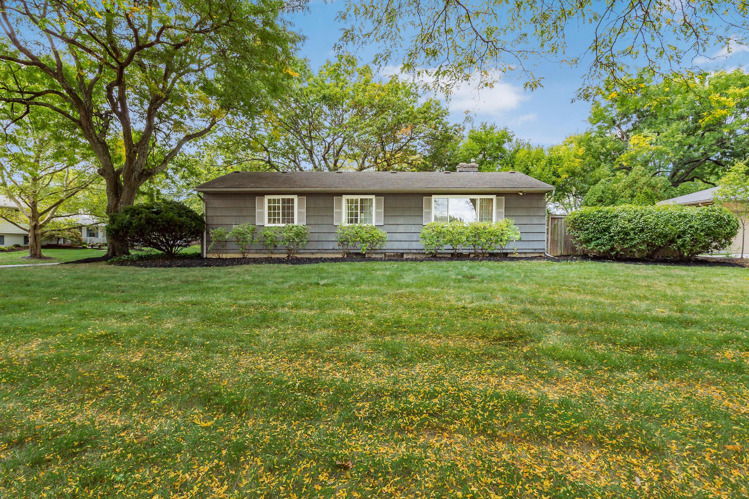 1544 Northam Road Columbus, OH 43221 - Photo 4 of 46