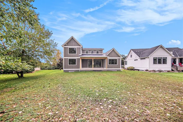 $695,000 | 5182 Grande View Lane, Jackson, MI 49201