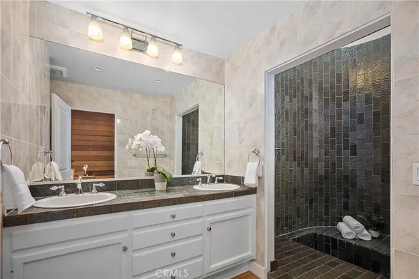 $8,900 | 390 St Ann's Drive, Laguna Beach, CA 92651