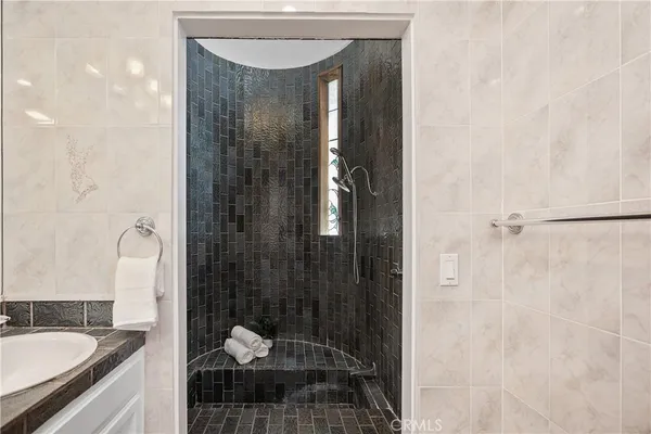 $8,900 | 390 St Ann's Drive, Laguna Beach, CA 92651