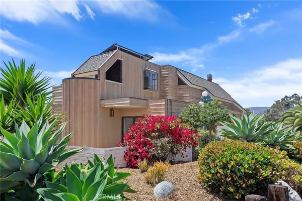 $8,900 | 390 St Ann's Drive, Laguna Beach, CA 92651
